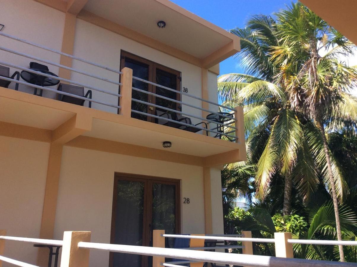 Beach Club Condos At Popeyes Caye Caulker Kültér fotó