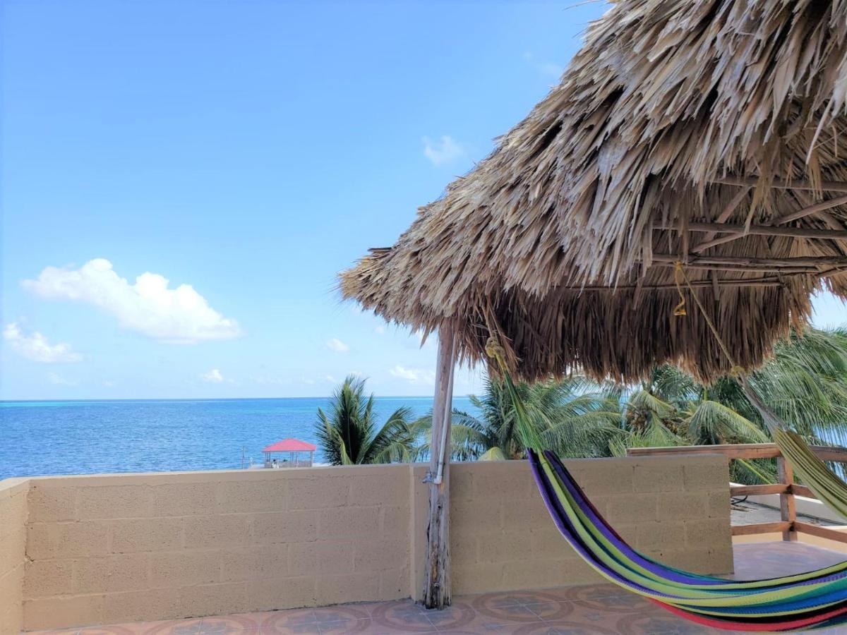 Beach Club Condos At Popeyes Caye Caulker Kültér fotó