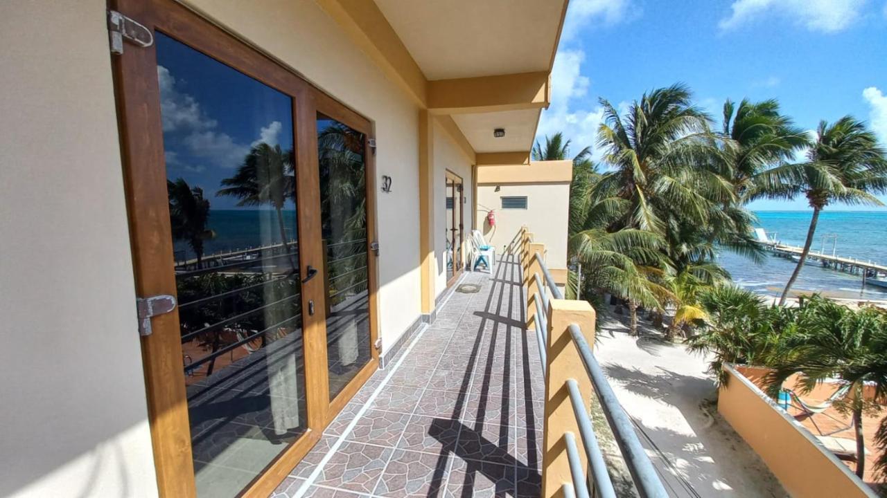 Beach Club Condos At Popeyes Caye Caulker Kültér fotó