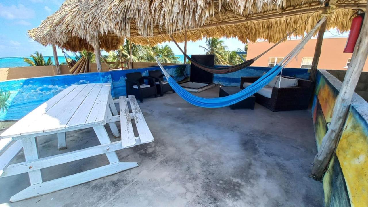 Beach Club Condos At Popeyes Caye Caulker Kültér fotó