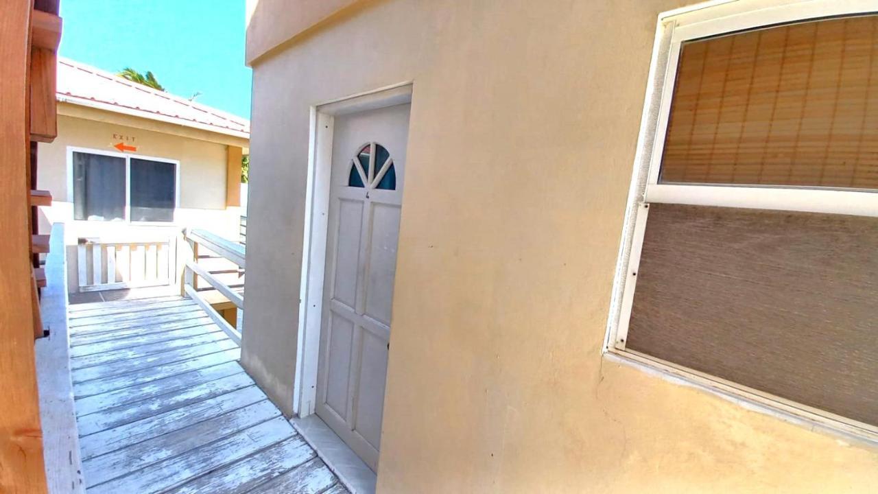 Beach Club Condos At Popeyes Caye Caulker Kültér fotó