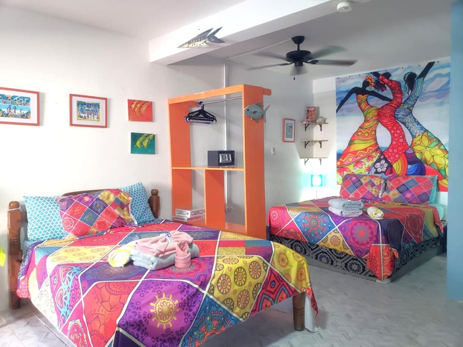 Beach Club Condos At Popeyes Caye Caulker Kültér fotó