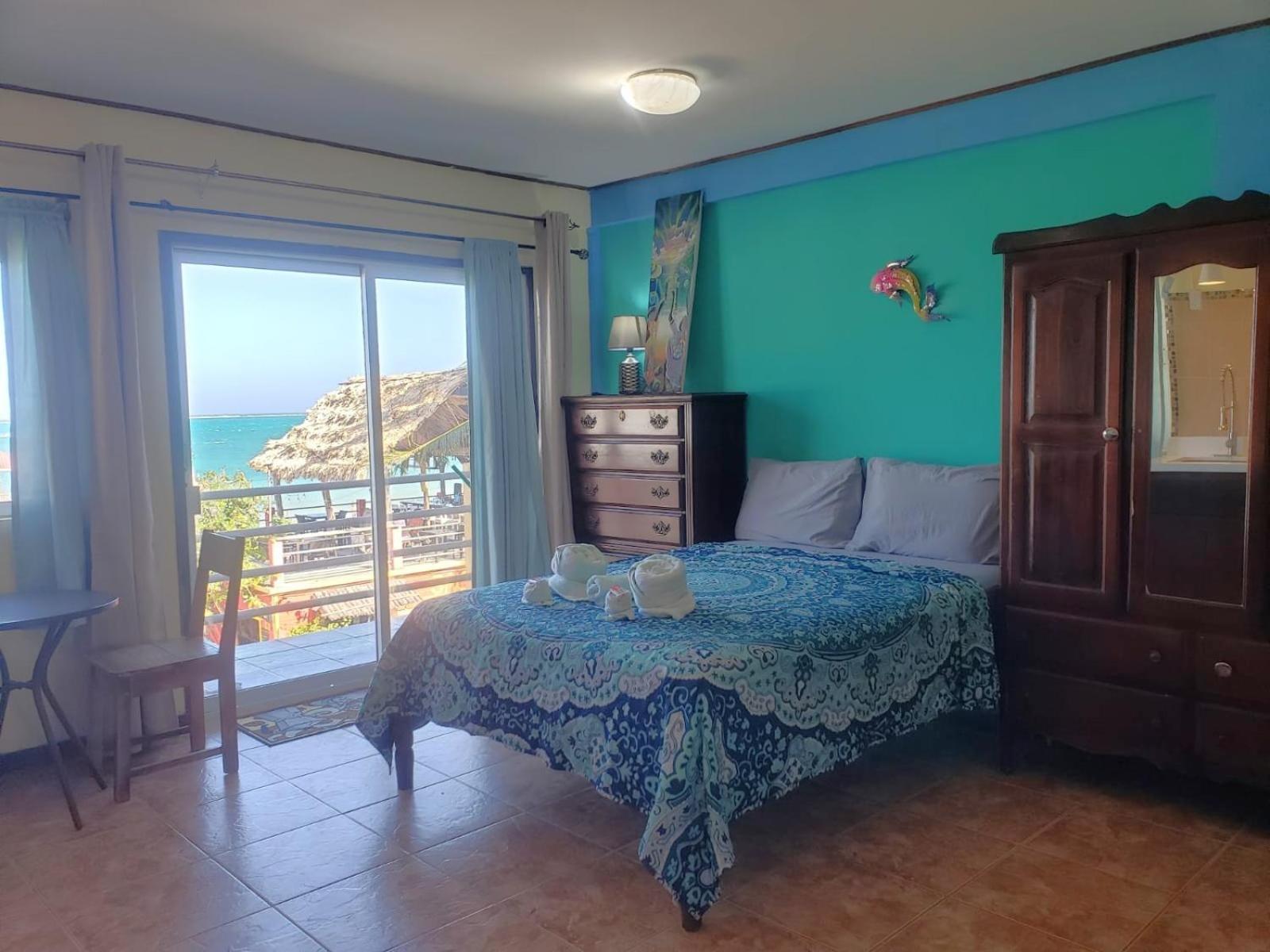 Beach Club Condos At Popeyes Caye Caulker Kültér fotó