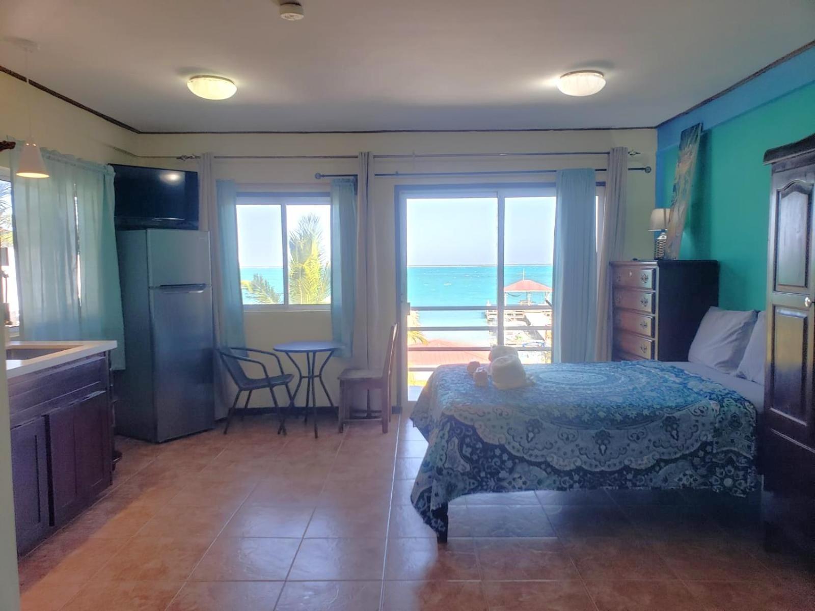 Beach Club Condos At Popeyes Caye Caulker Kültér fotó